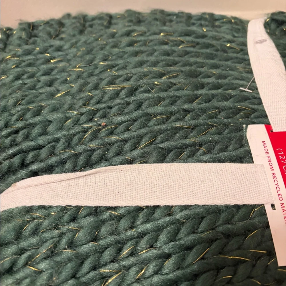 St. Patrick’s Day green Chunky thick 50“ x 60“ throw Woven Throw Blanket NWTS!!